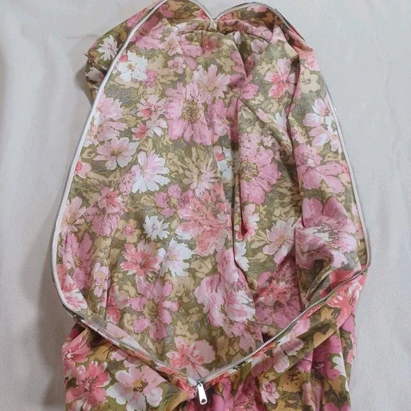 Vintage 1970s Flower Power Granny Cottage Chic Garment Bag Serval Zipper